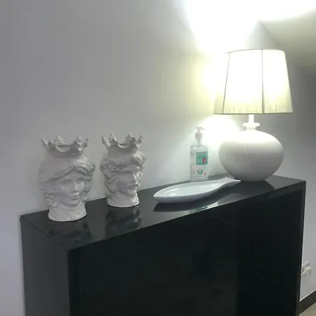 Betoniche Lägenhet